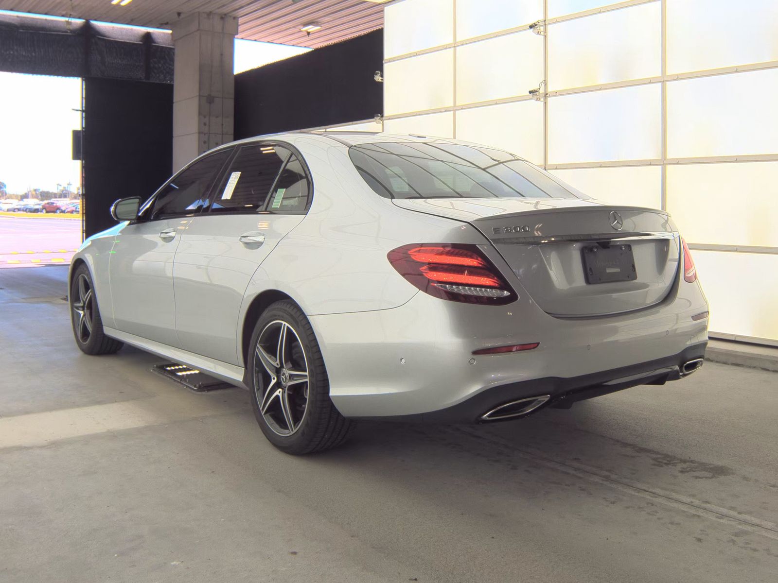 MERCEDES-BENZ E-CLASS - 9