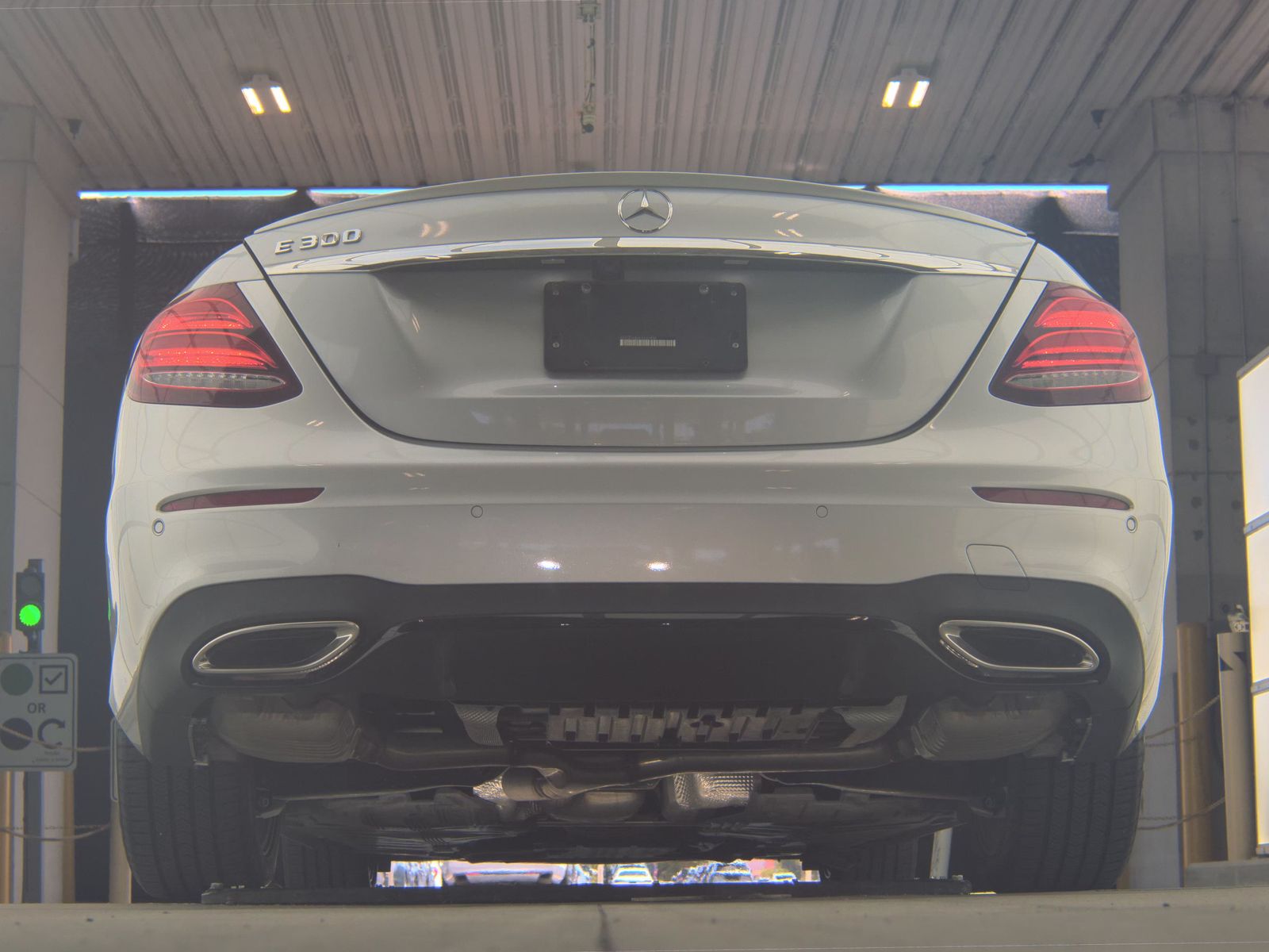 MERCEDES-BENZ E-CLASS - 8