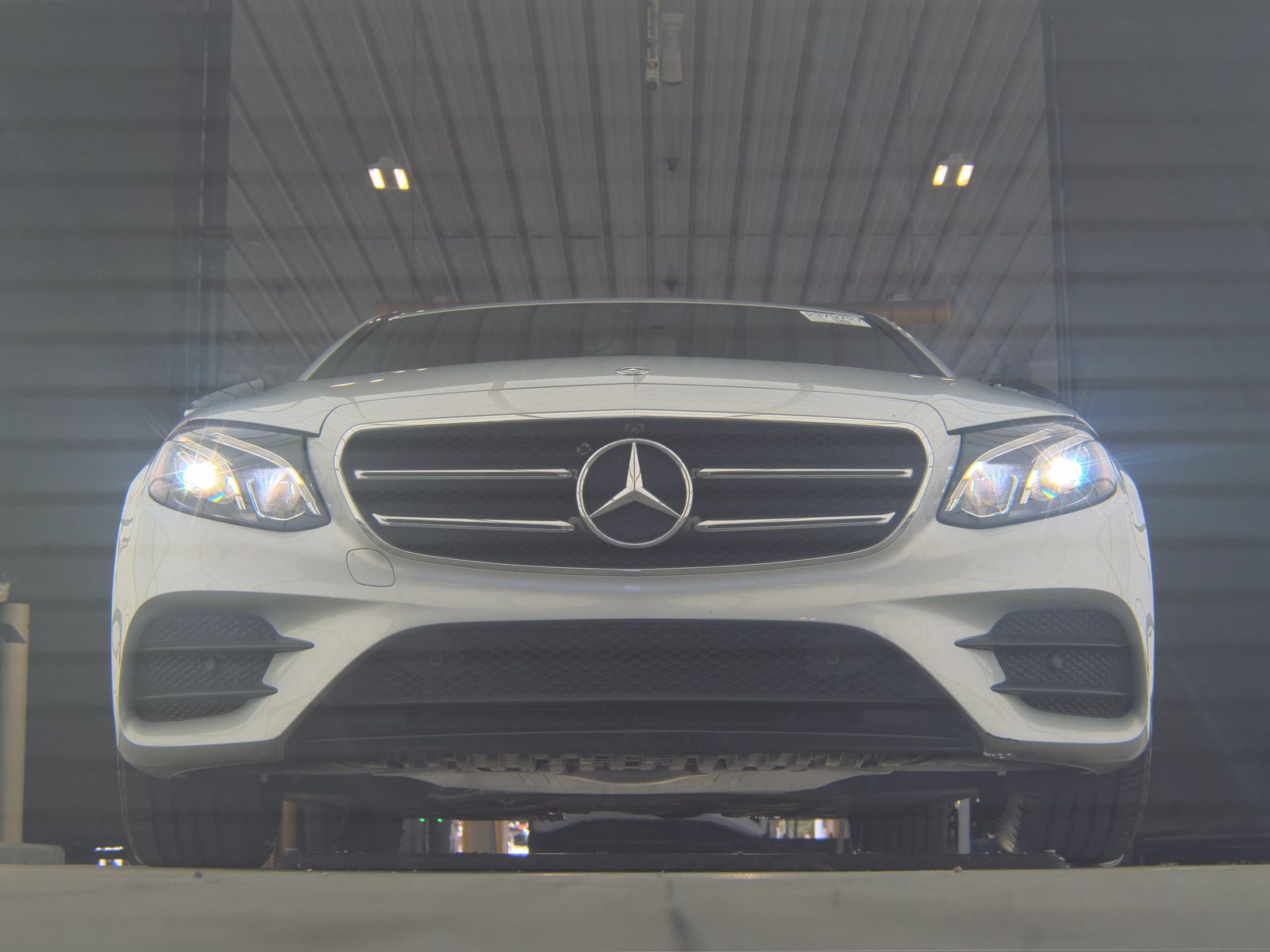 MERCEDES-BENZ E-CLASS - 4