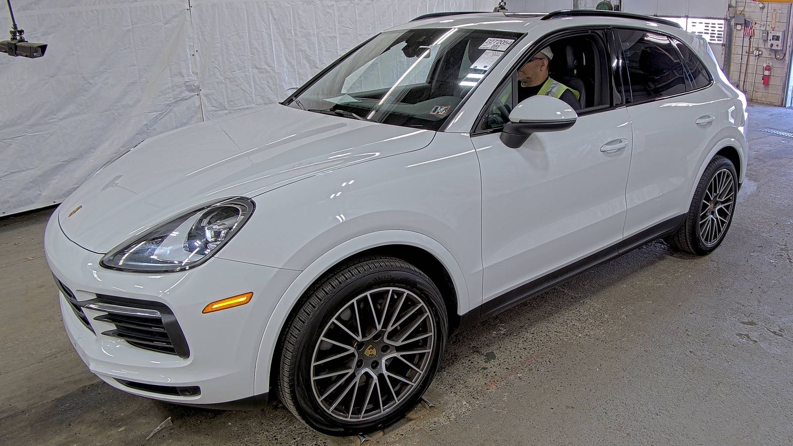 PORSCHE CAYENNE - 1