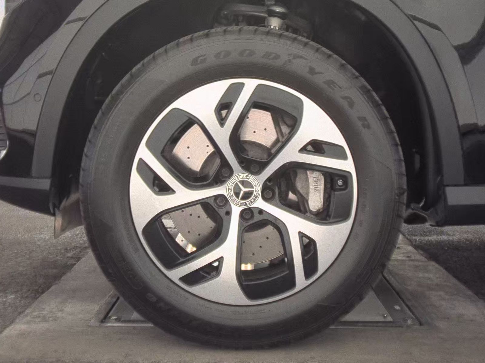 MERCEDES-BENZ GLC - 10