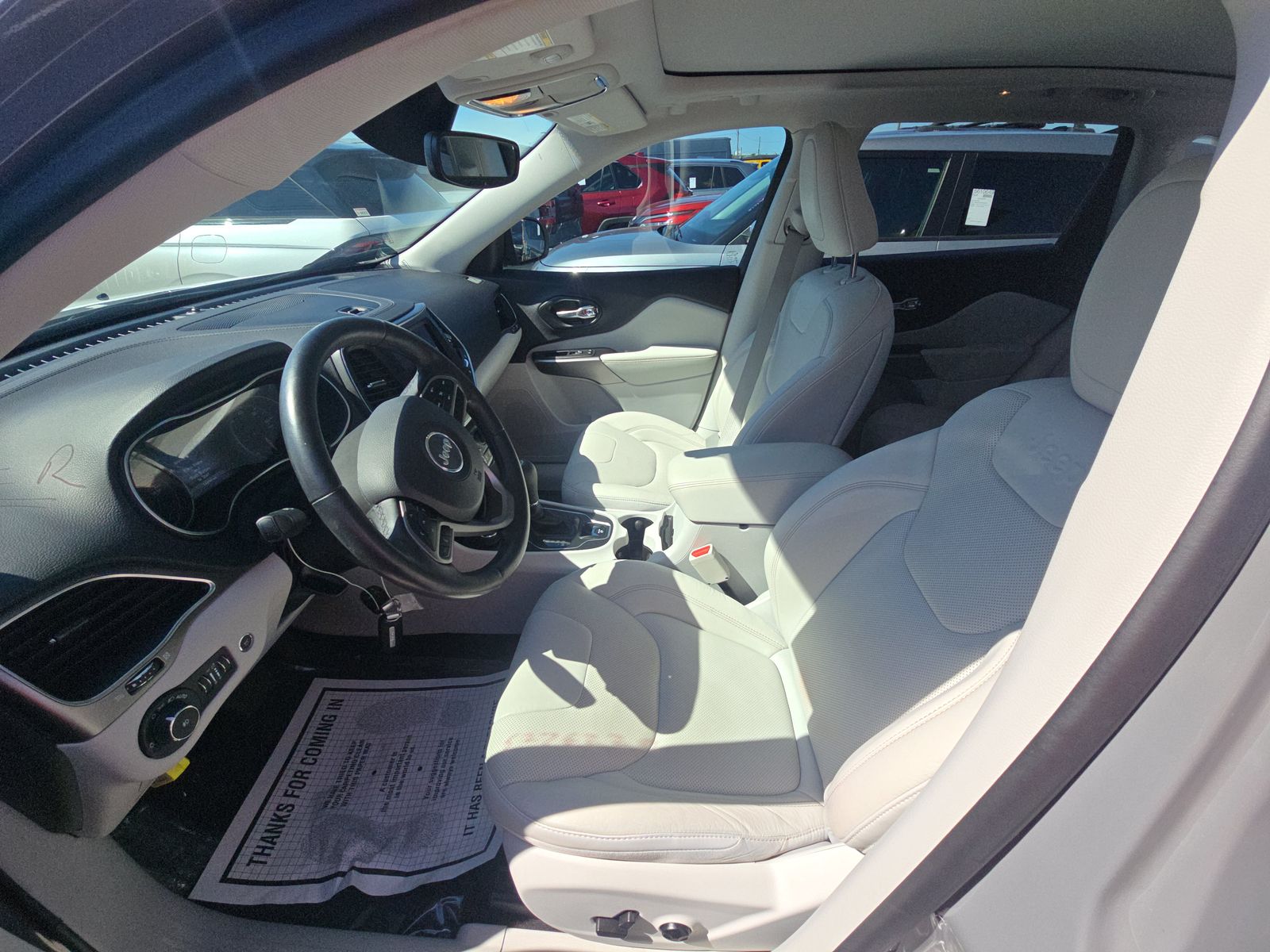 JEEP LATITUDE LUX - 8