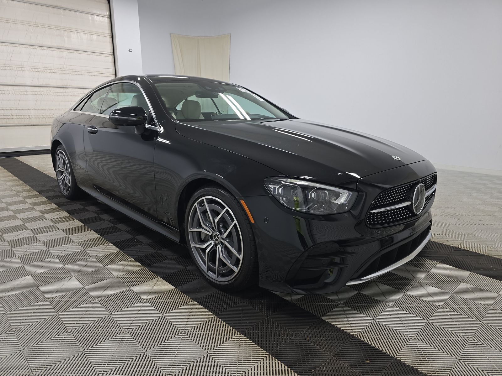 MERCEDES-BENZ E-CLASS - 4