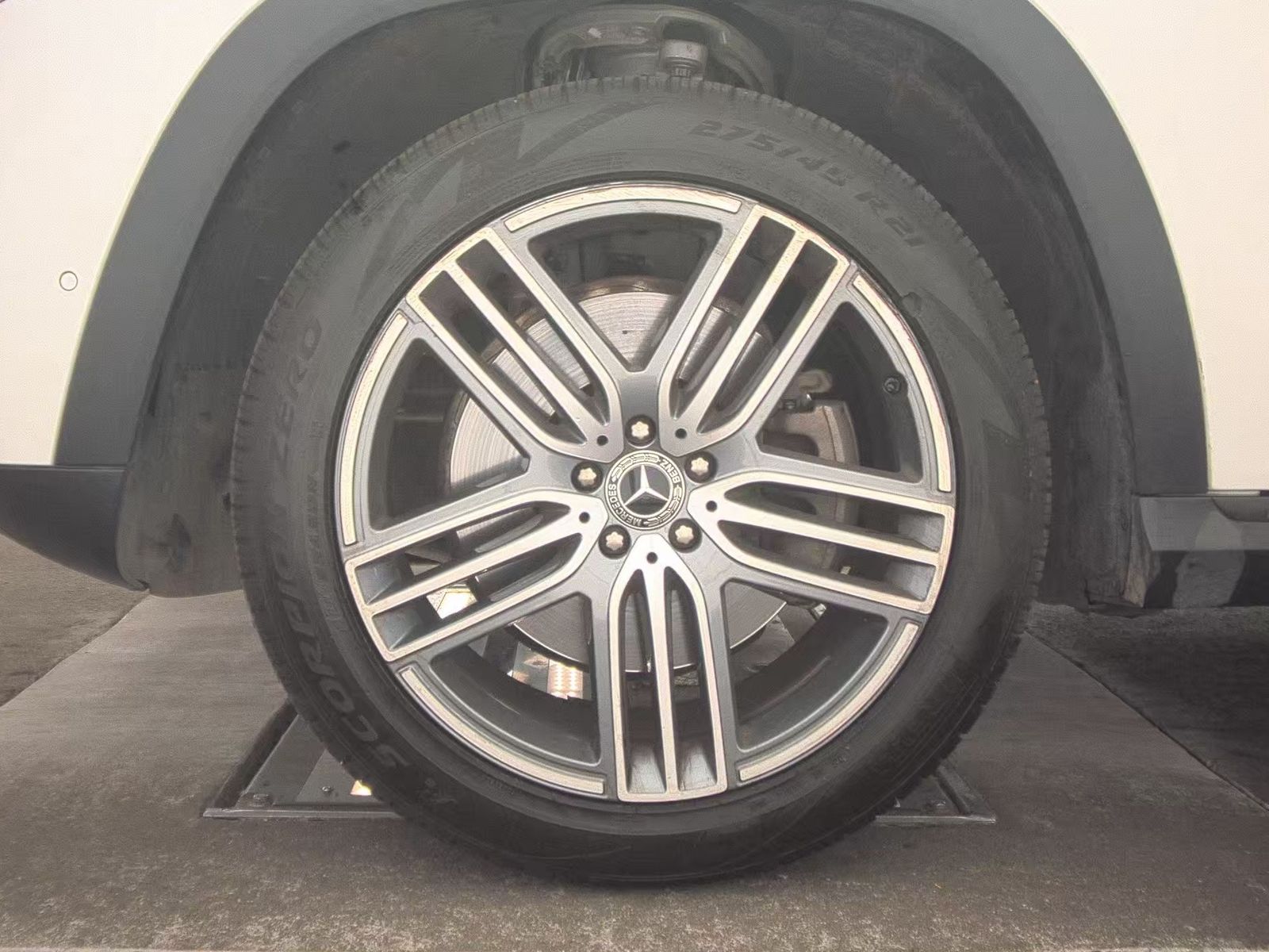 MERCEDES-BENZ GLS - 10