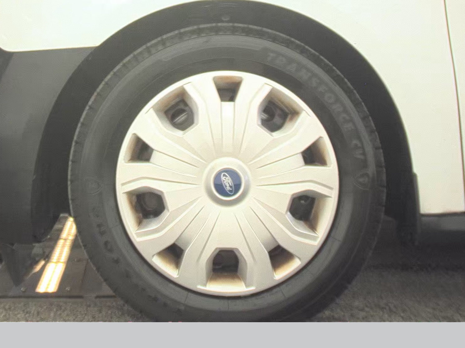 FORD TRANSIT CONNECT - 10