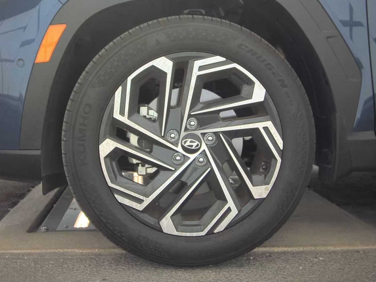 HYUNDAI LIMITED - 10