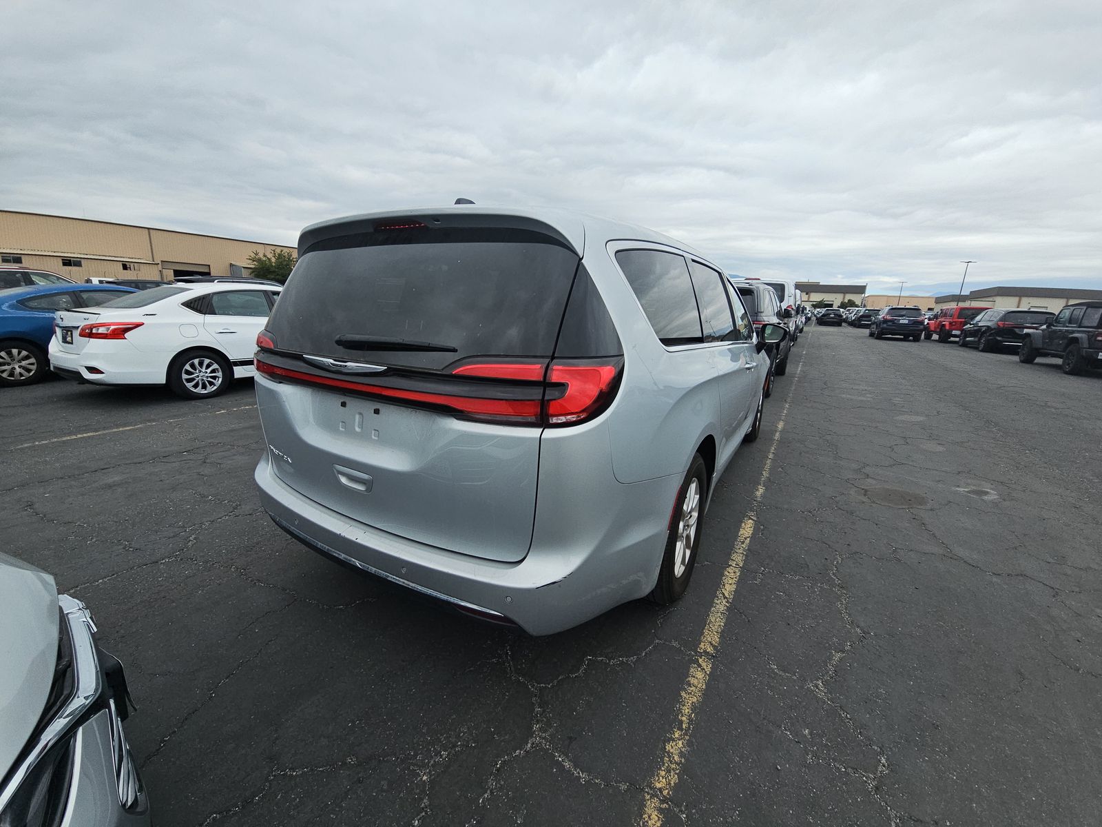 2024 Chrysler Pacifica Touring L FWD