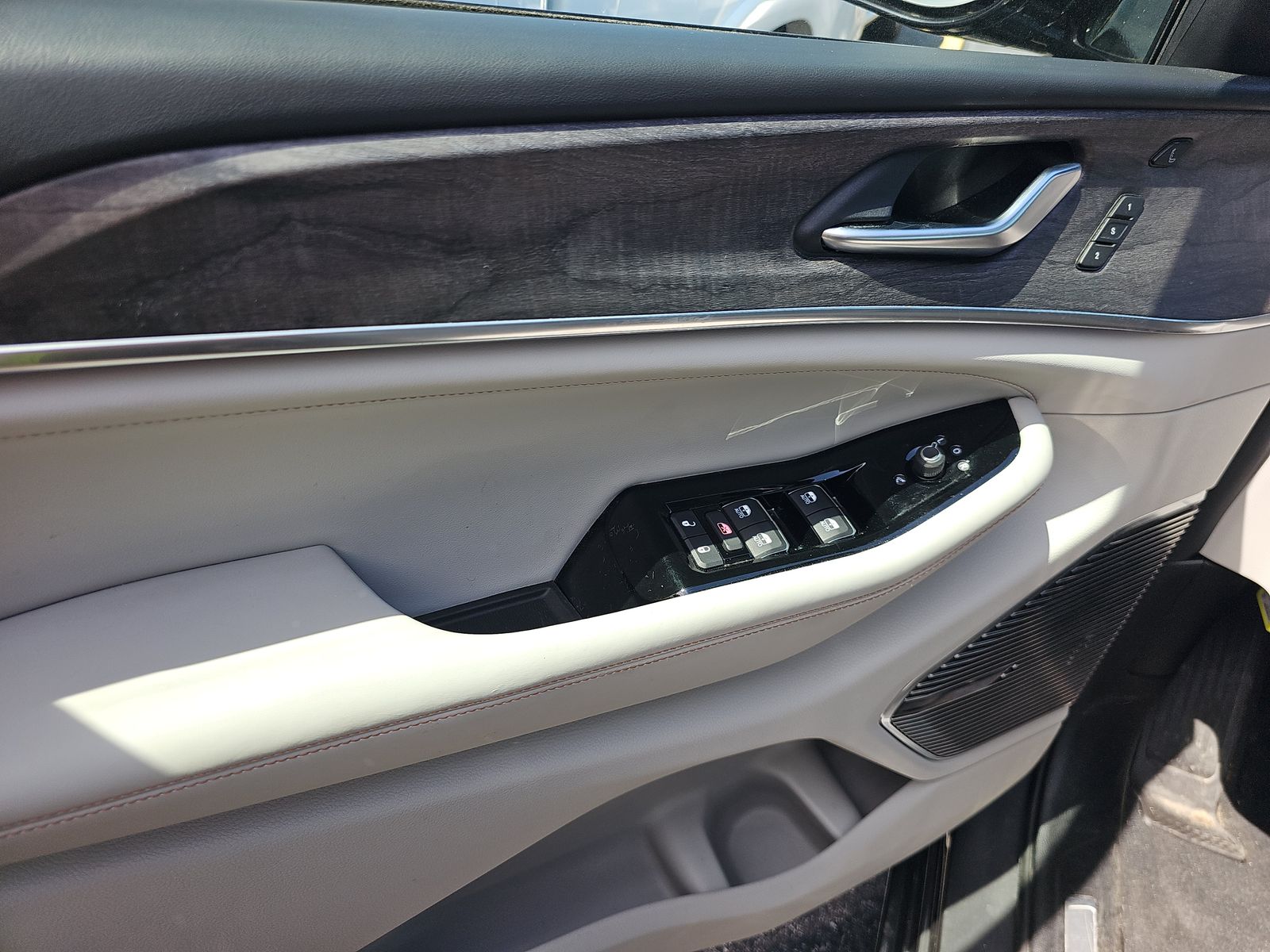 JEEP 4XE OVERLAND - 10