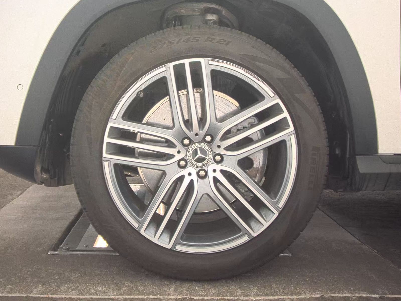 MERCEDES-BENZ GLS - 10