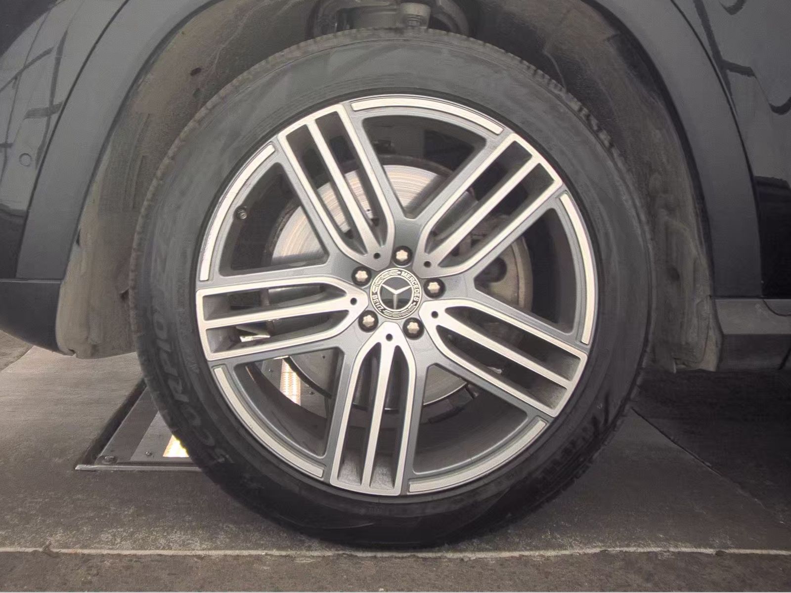 MERCEDES-BENZ GLS - 10