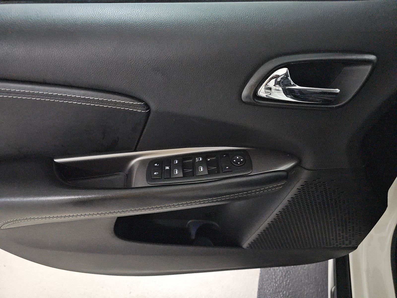 DODGE CROSSROAD - 10