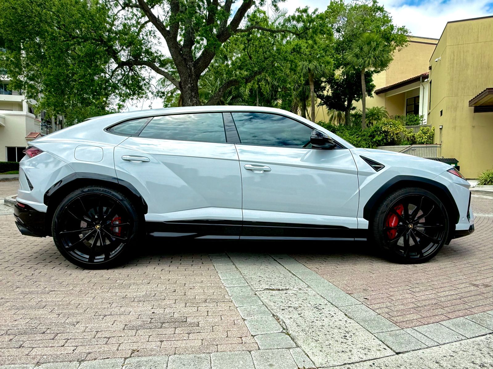 2022 Lamborghini Urus Base AWD