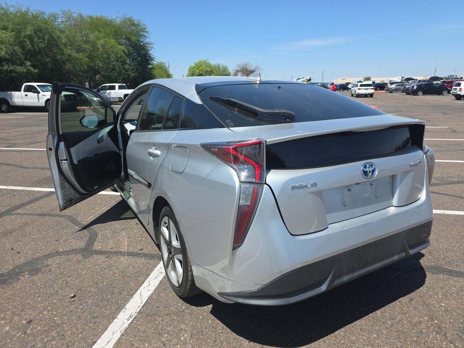 TOYOTA PRIUS - 4
