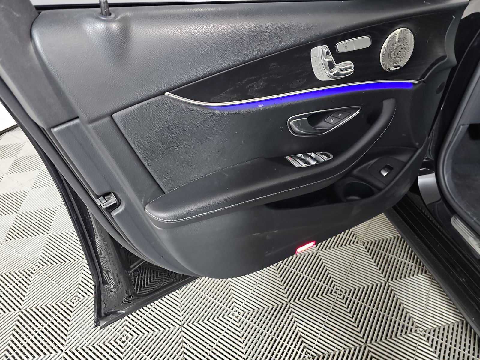 MERCEDES-BENZ E-CLASS - 10