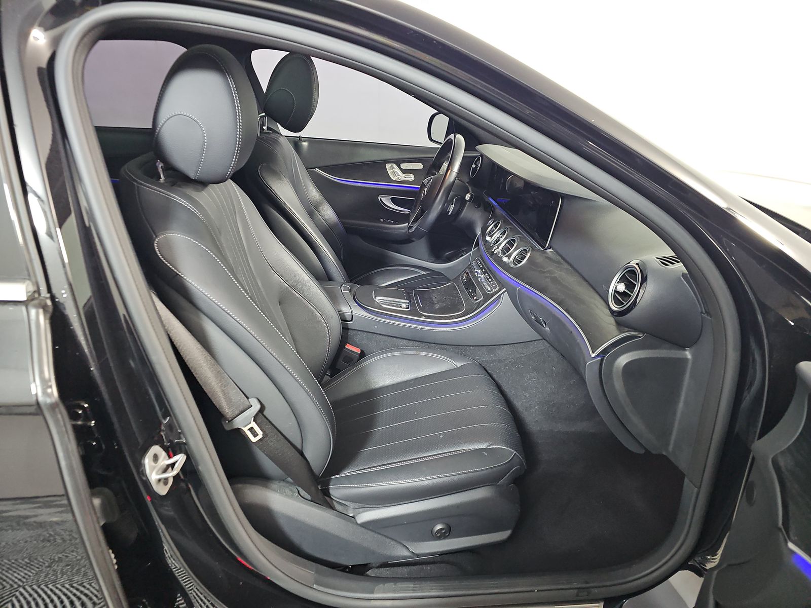 MERCEDES-BENZ E-CLASS - 9