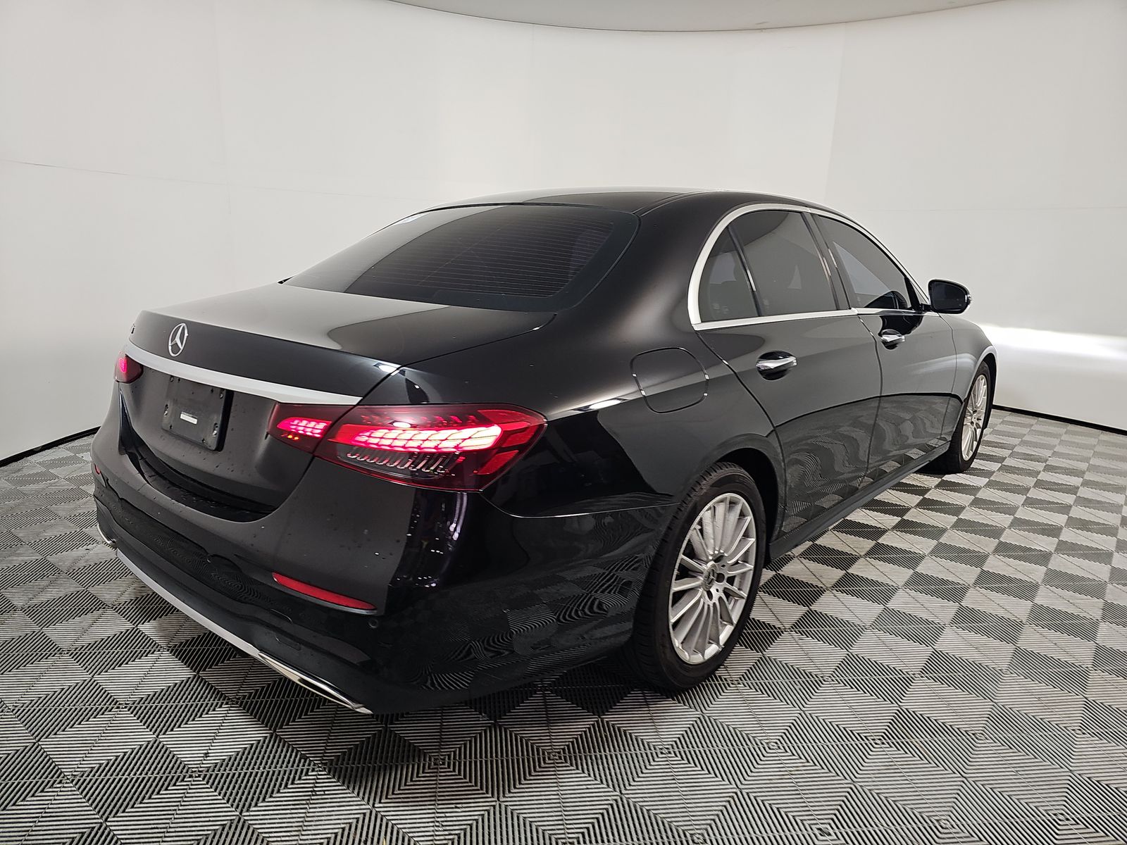 MERCEDES-BENZ E-CLASS - 5