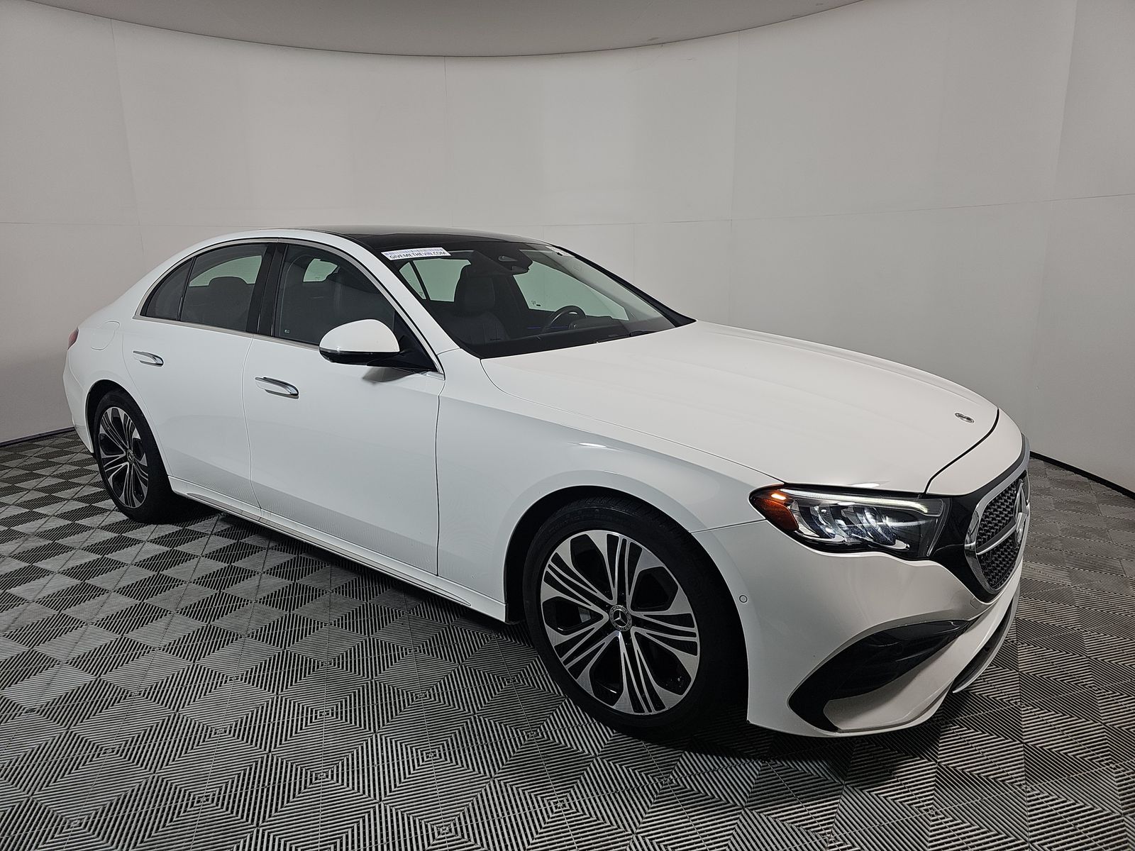 MERCEDES-BENZ E-CLASS - 4