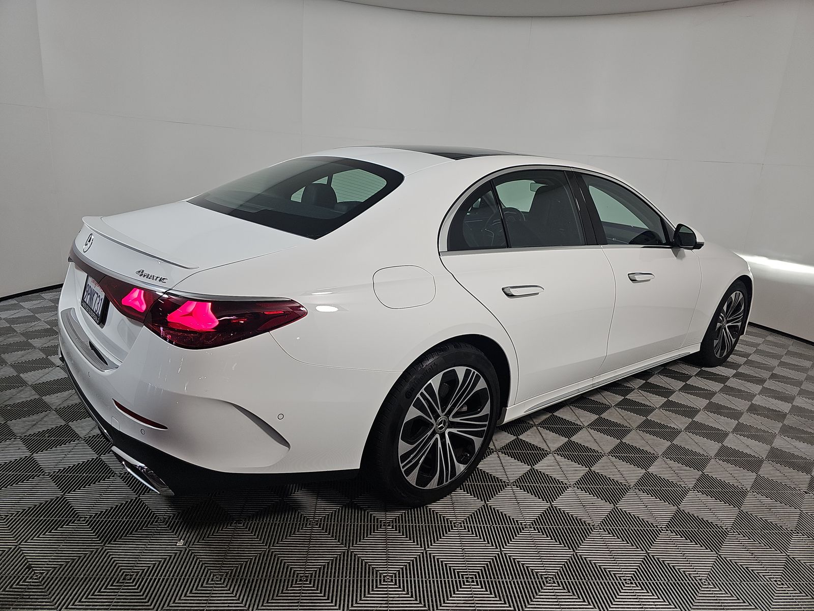 MERCEDES-BENZ E-CLASS - 5