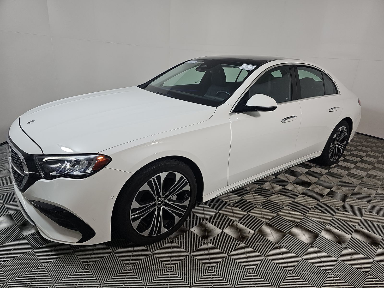 MERCEDES-BENZ E-CLASS - 1