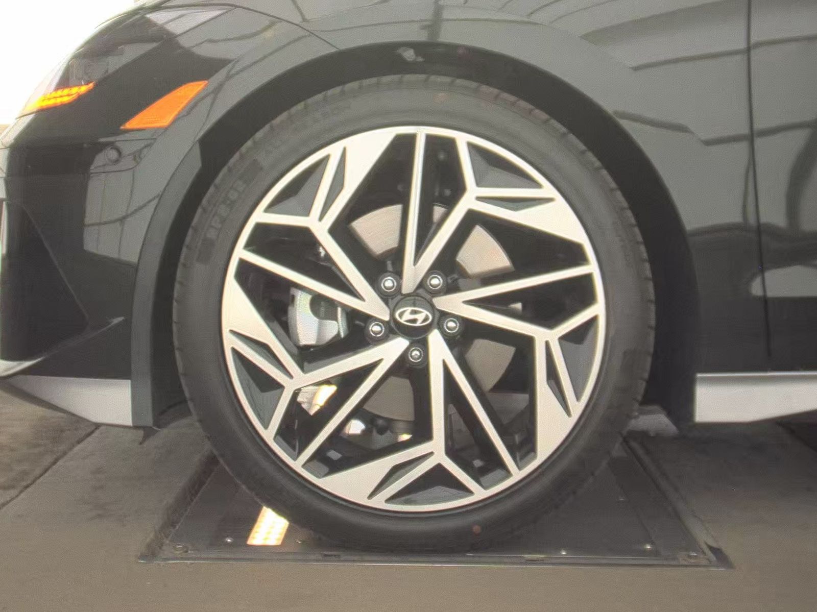 HYUNDAI LIMITED - 10