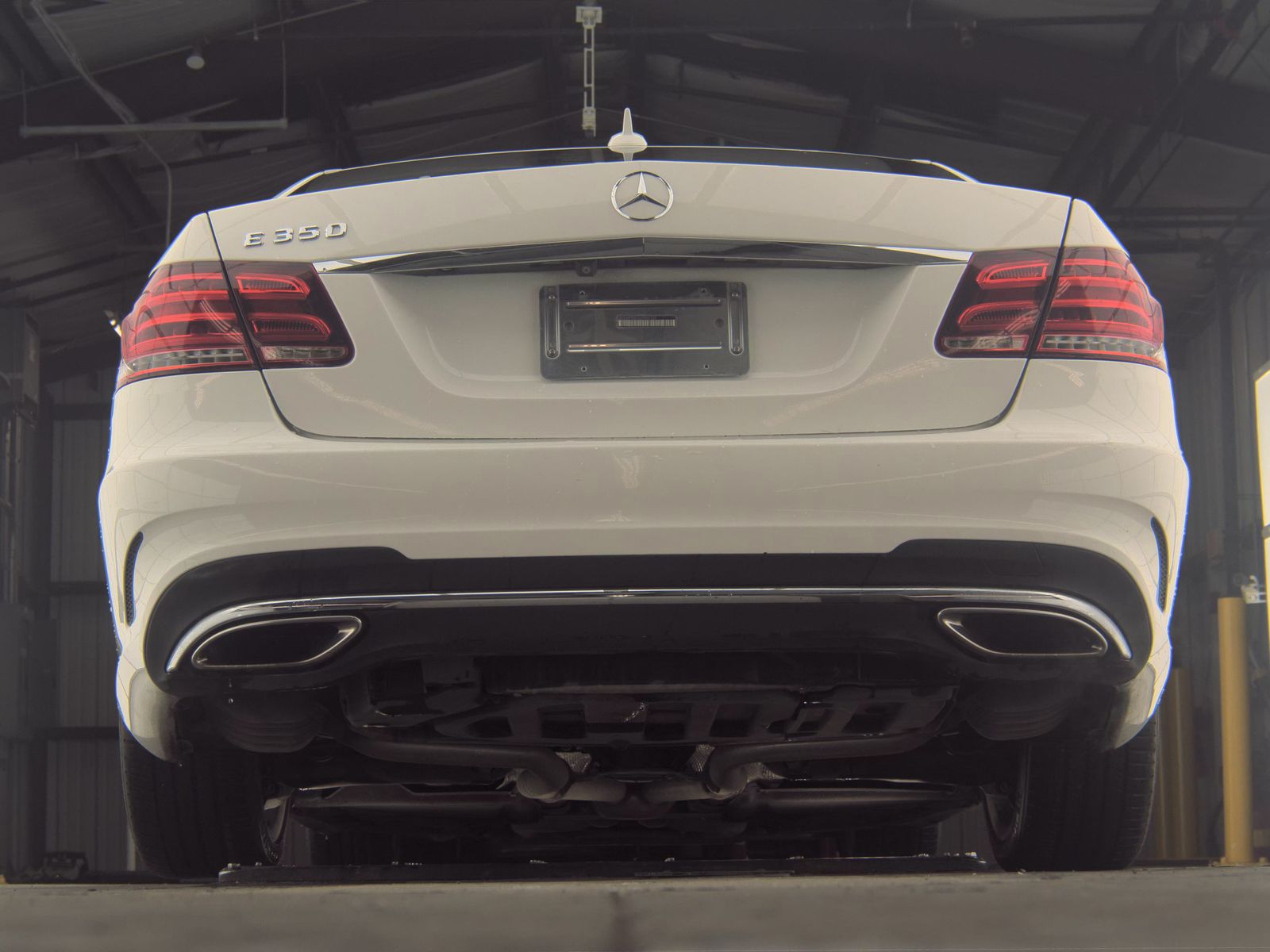 MERCEDES-BENZ E-CLASS - 8