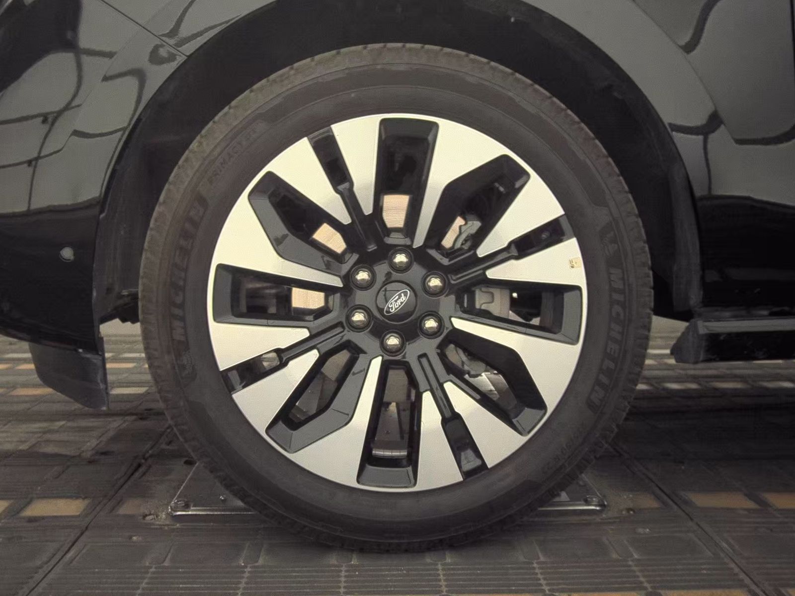 FORD EXPEDITION - 10