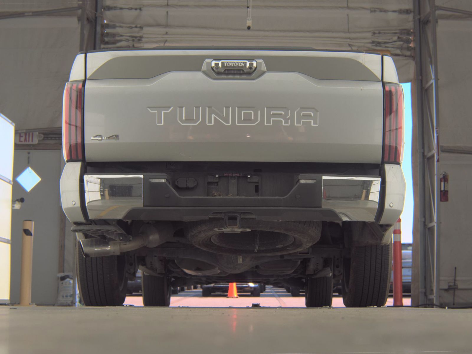 TOYOTA TUNDRA - 8