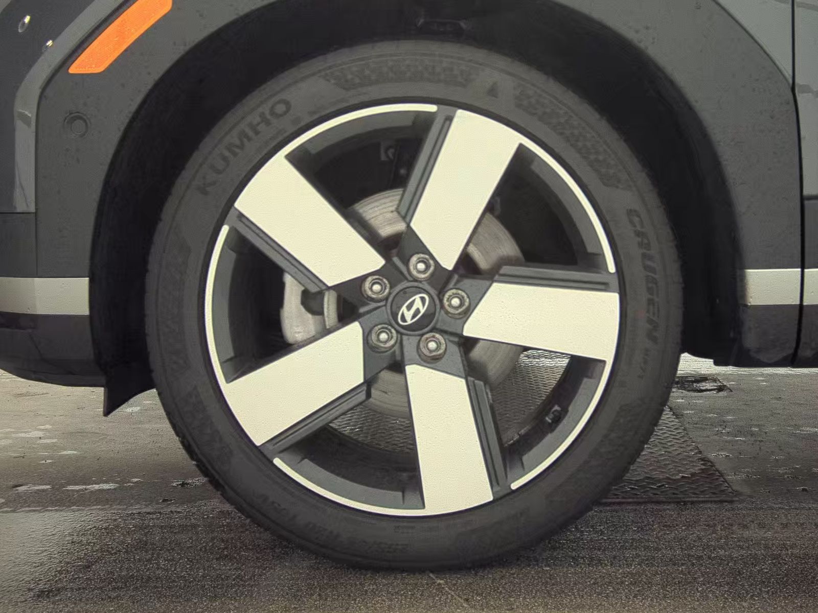 HYUNDAI LIMITED - 10