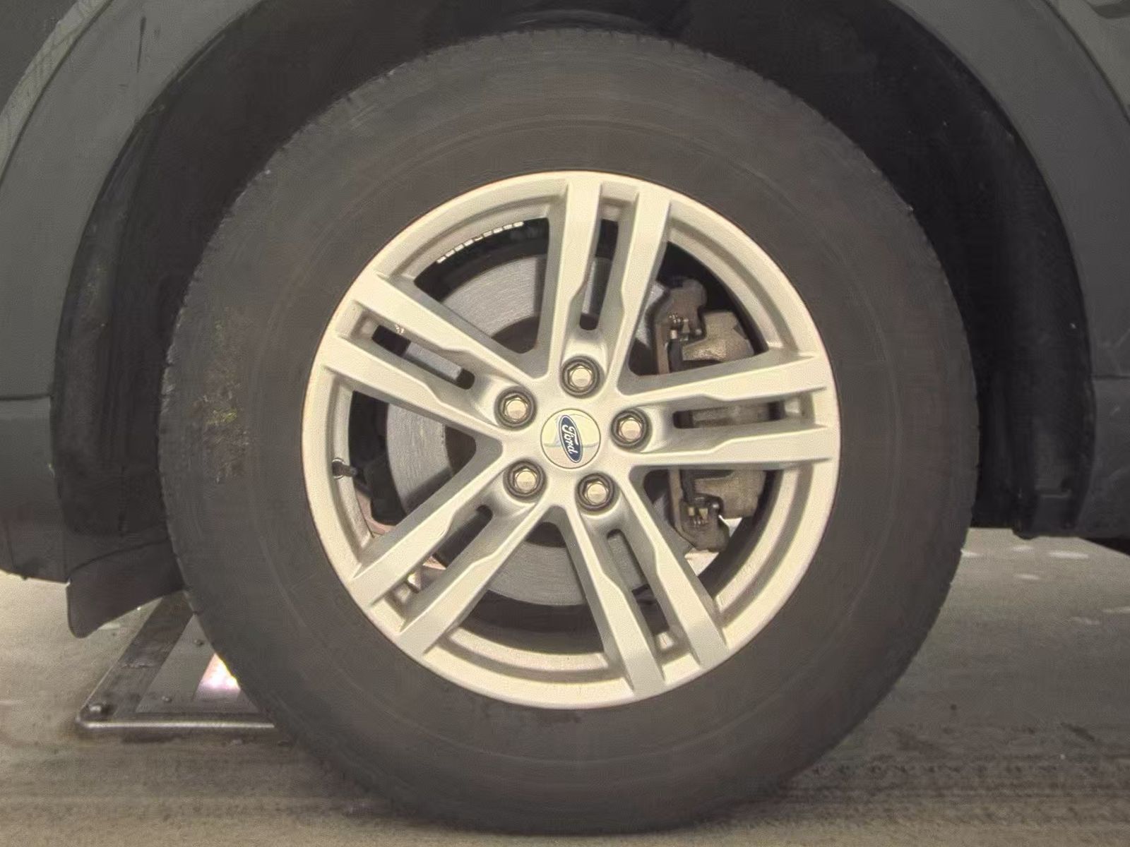 FORD EXPLORER - 10