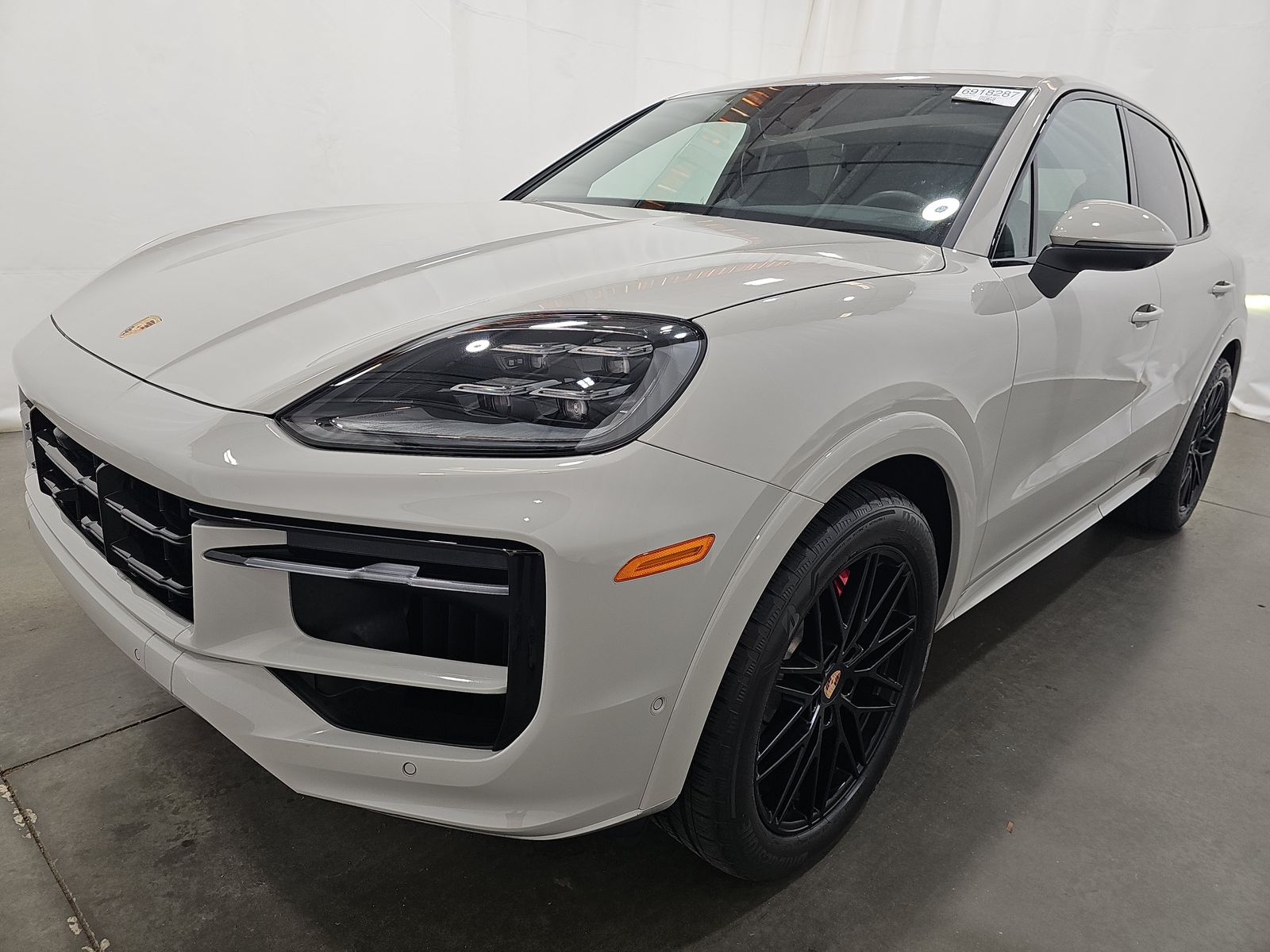 PORSCHE CAYENNE - 1