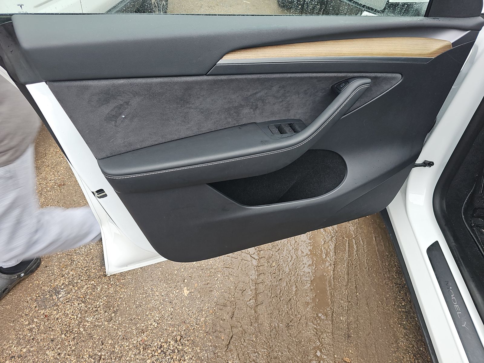 TESLA MODEL Y - 10