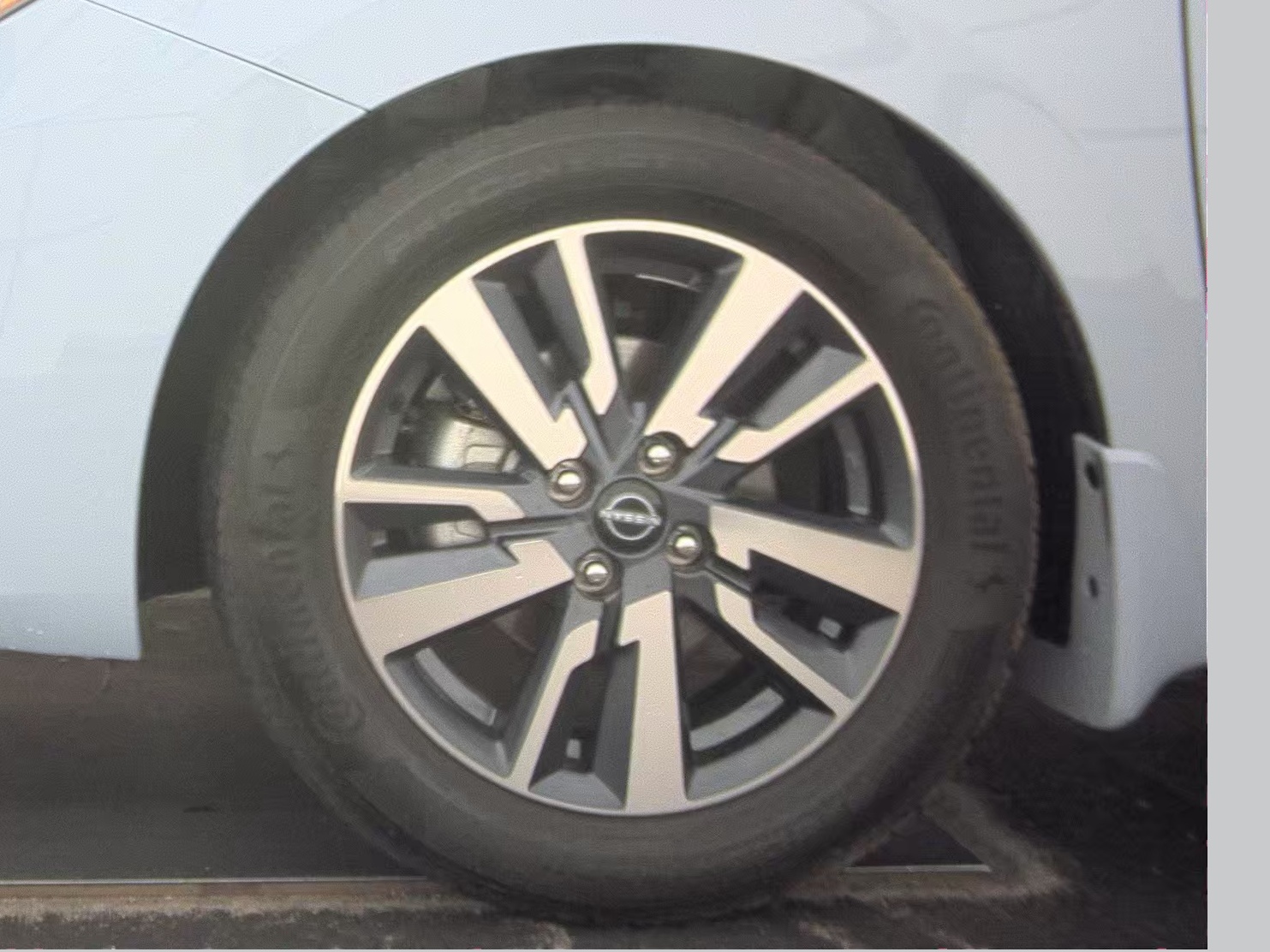 NISSAN VERSA - 10
