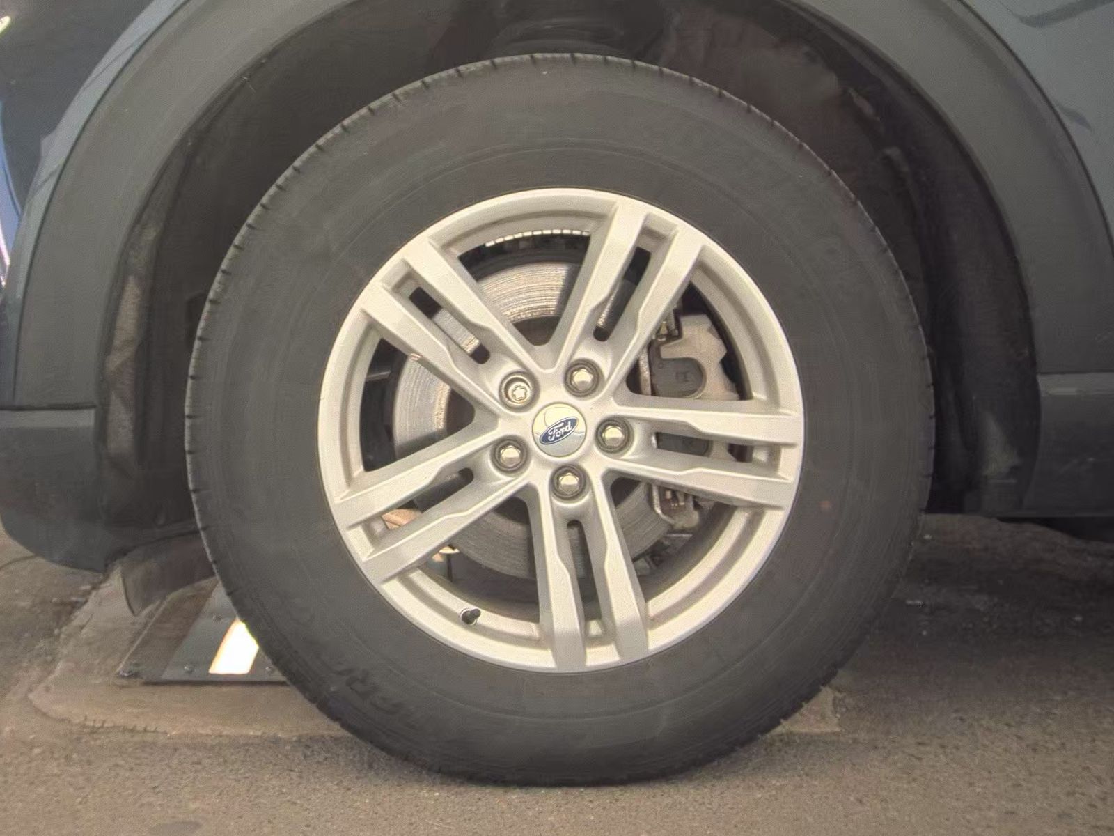 FORD EXPLORER - 10