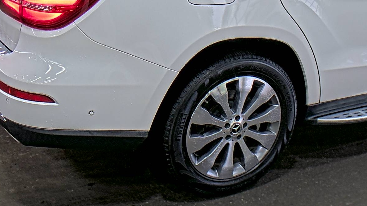 MERCEDES-BENZ GLS - 10