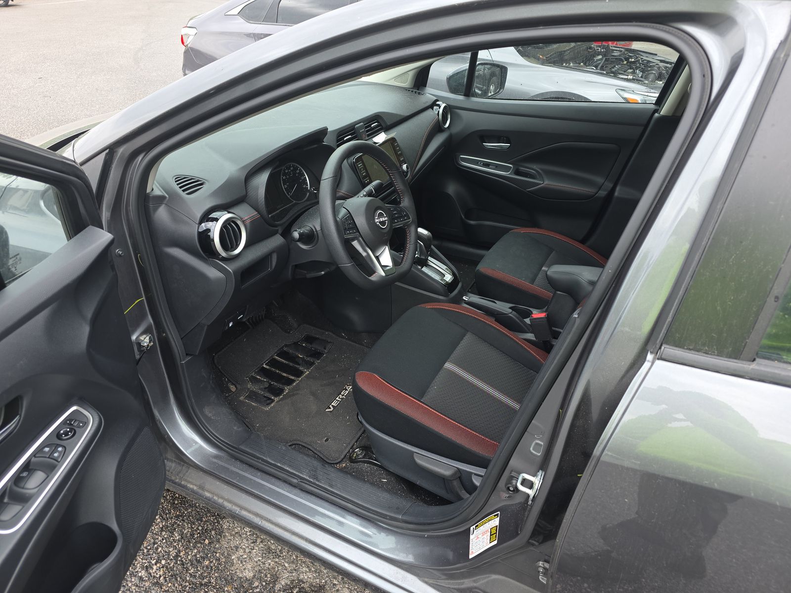 NISSAN VERSA - 8