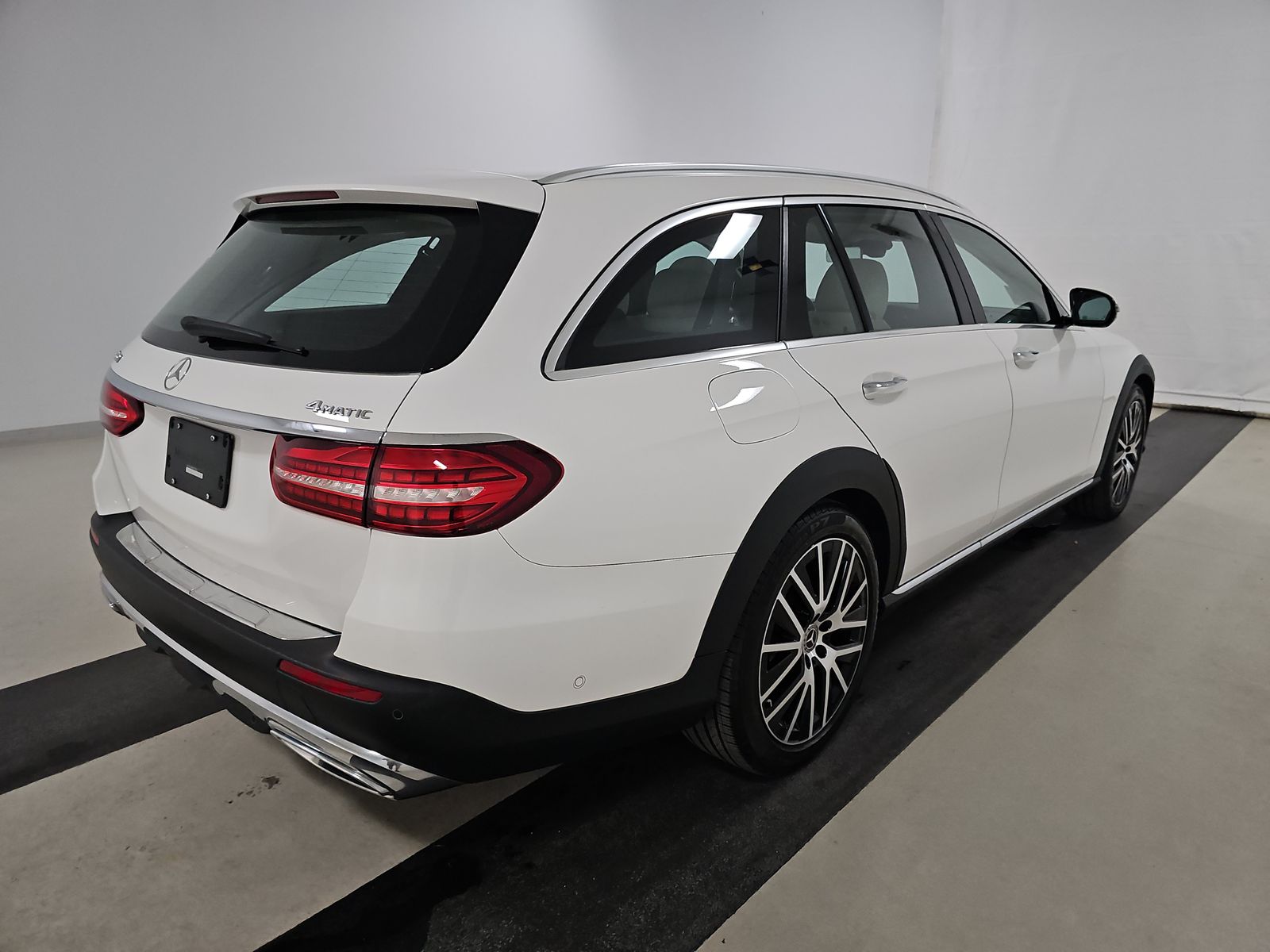 MERCEDES-BENZ E-CLASS - 5