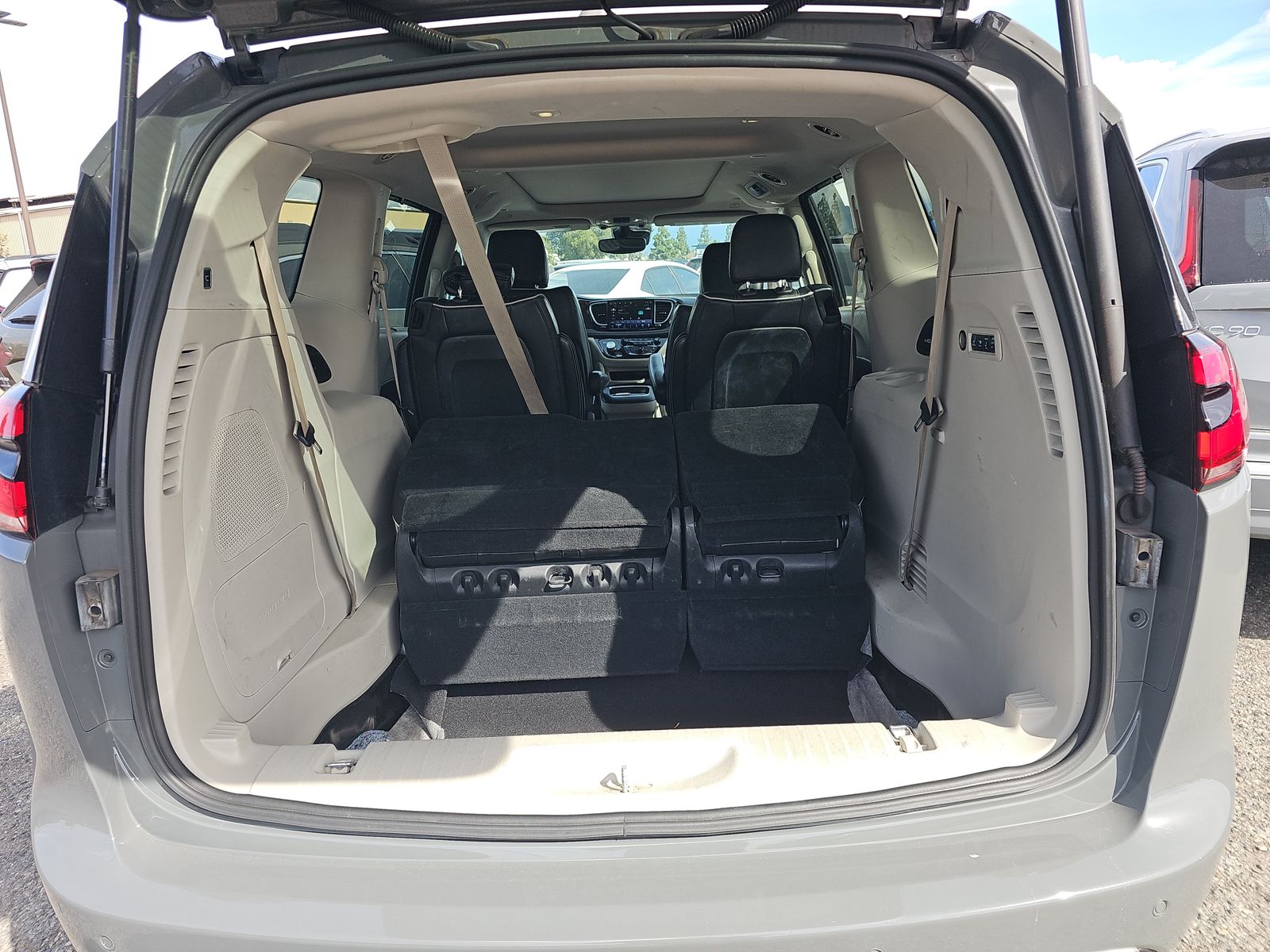 2022 Chrysler Pacifica Limited FWD