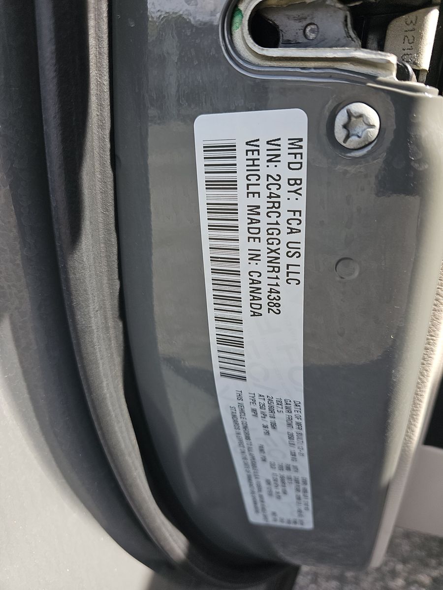 2022 Chrysler Pacifica Limited FWD