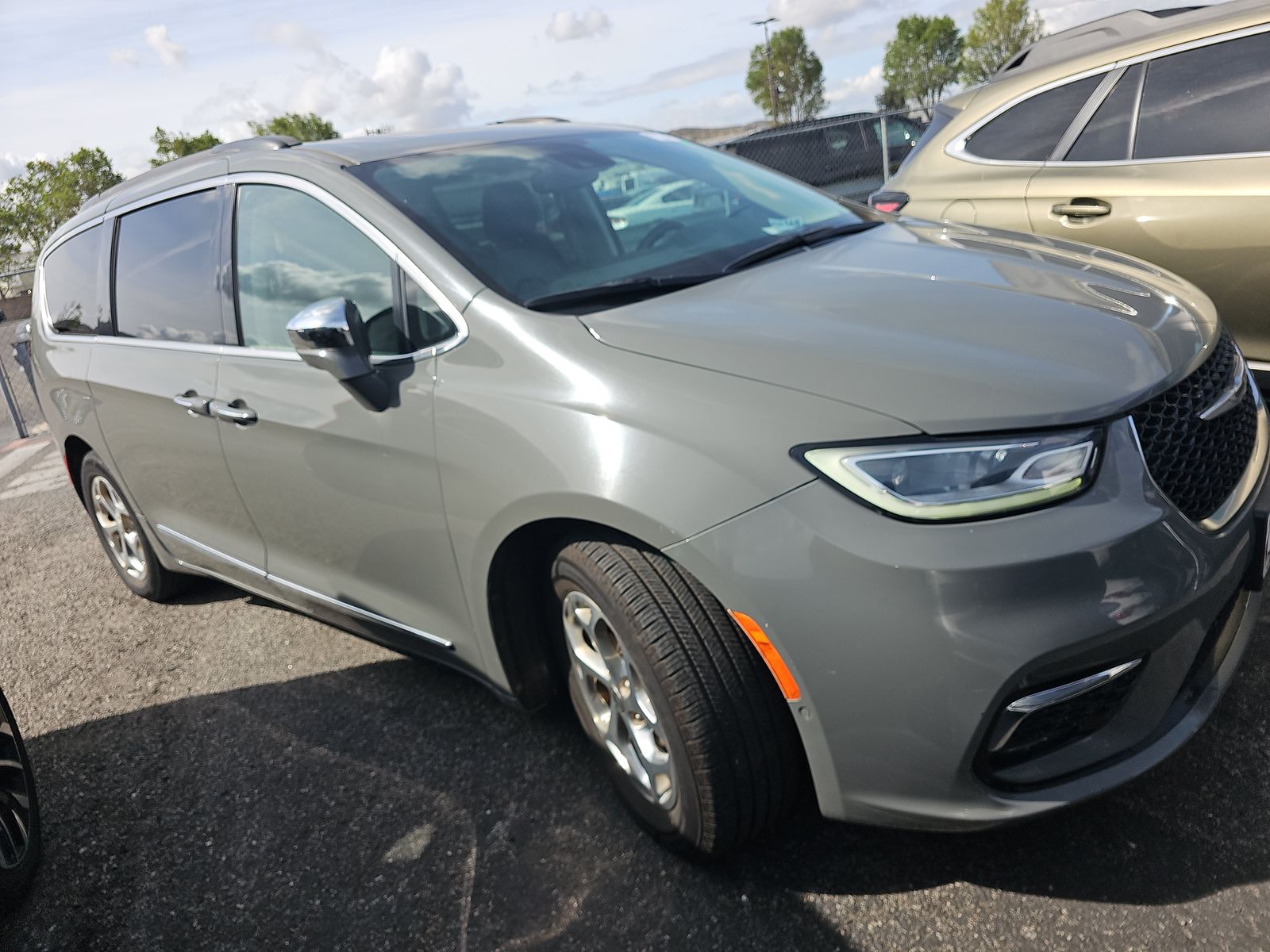 2022 Chrysler Pacifica Limited FWD