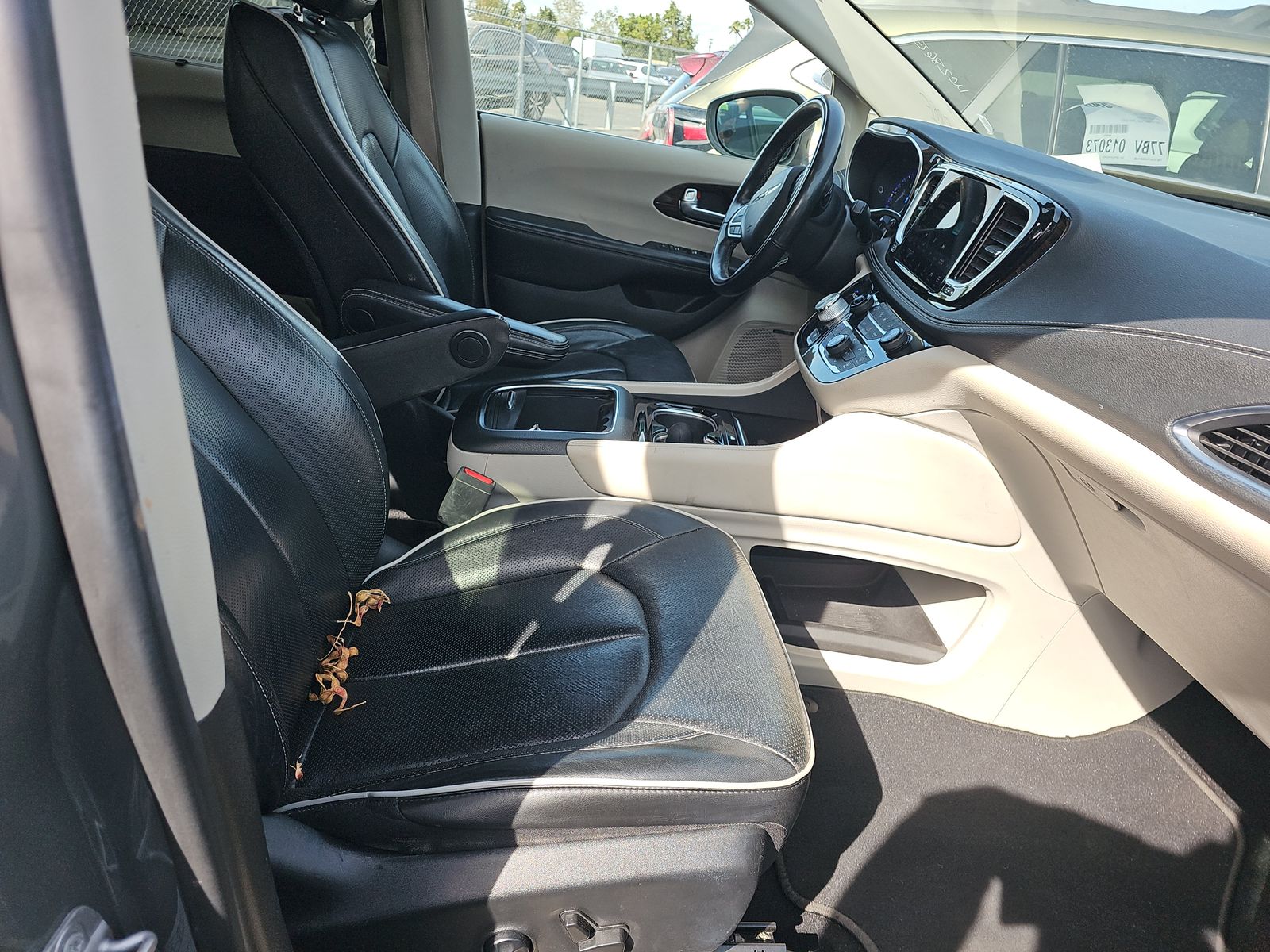 2022 Chrysler Pacifica Limited FWD