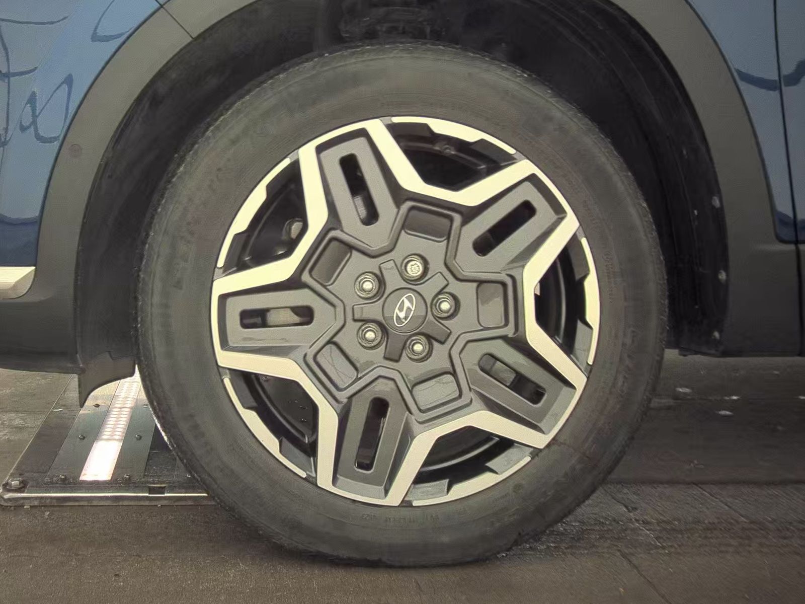 HYUNDAI LIMITED - 10