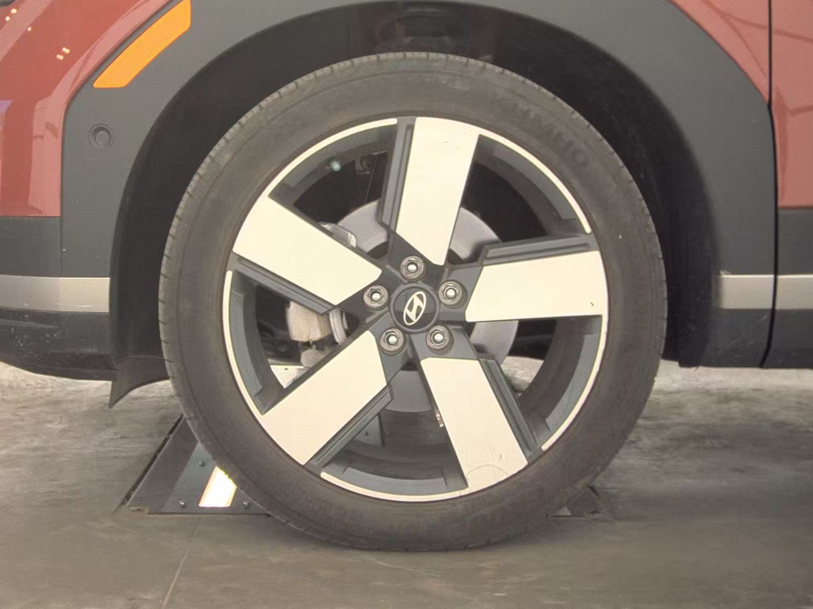 HYUNDAI LIMITED - 10