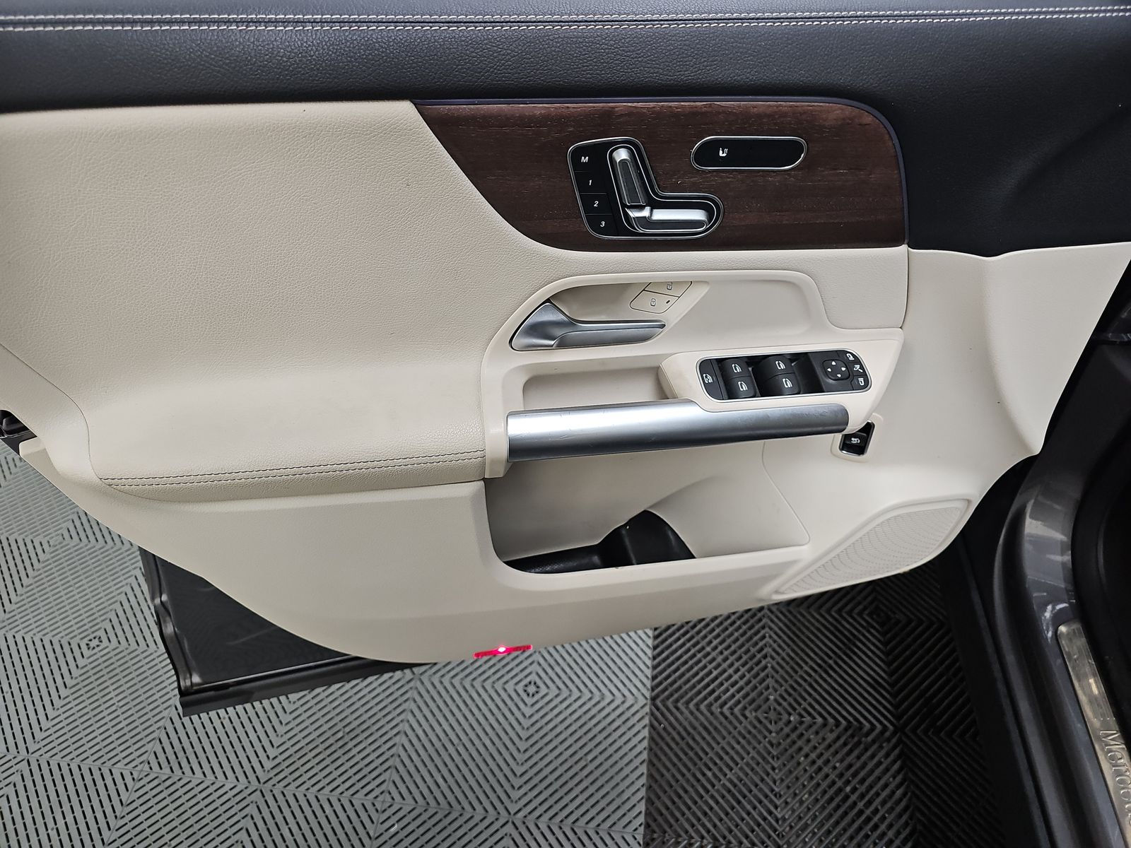 MERCEDES-BENZ GLA-CLASS - 10