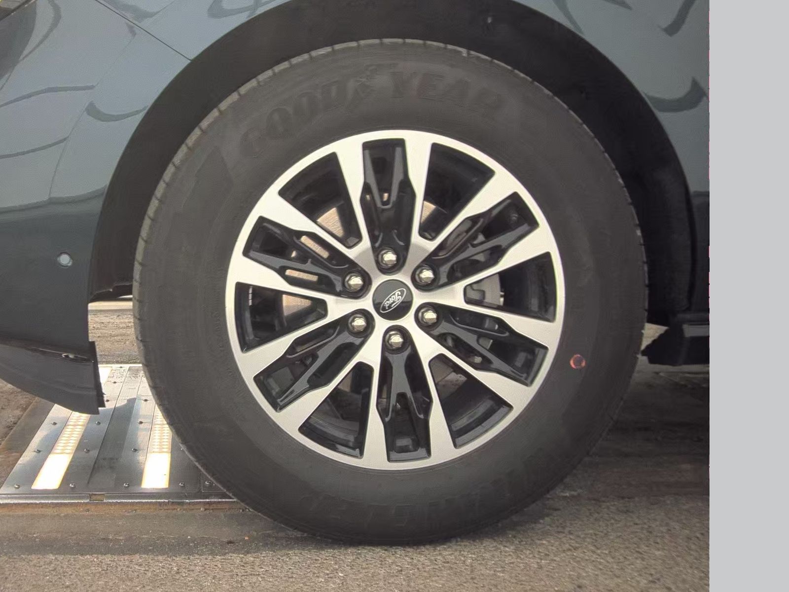 FORD EXPEDITION - 10