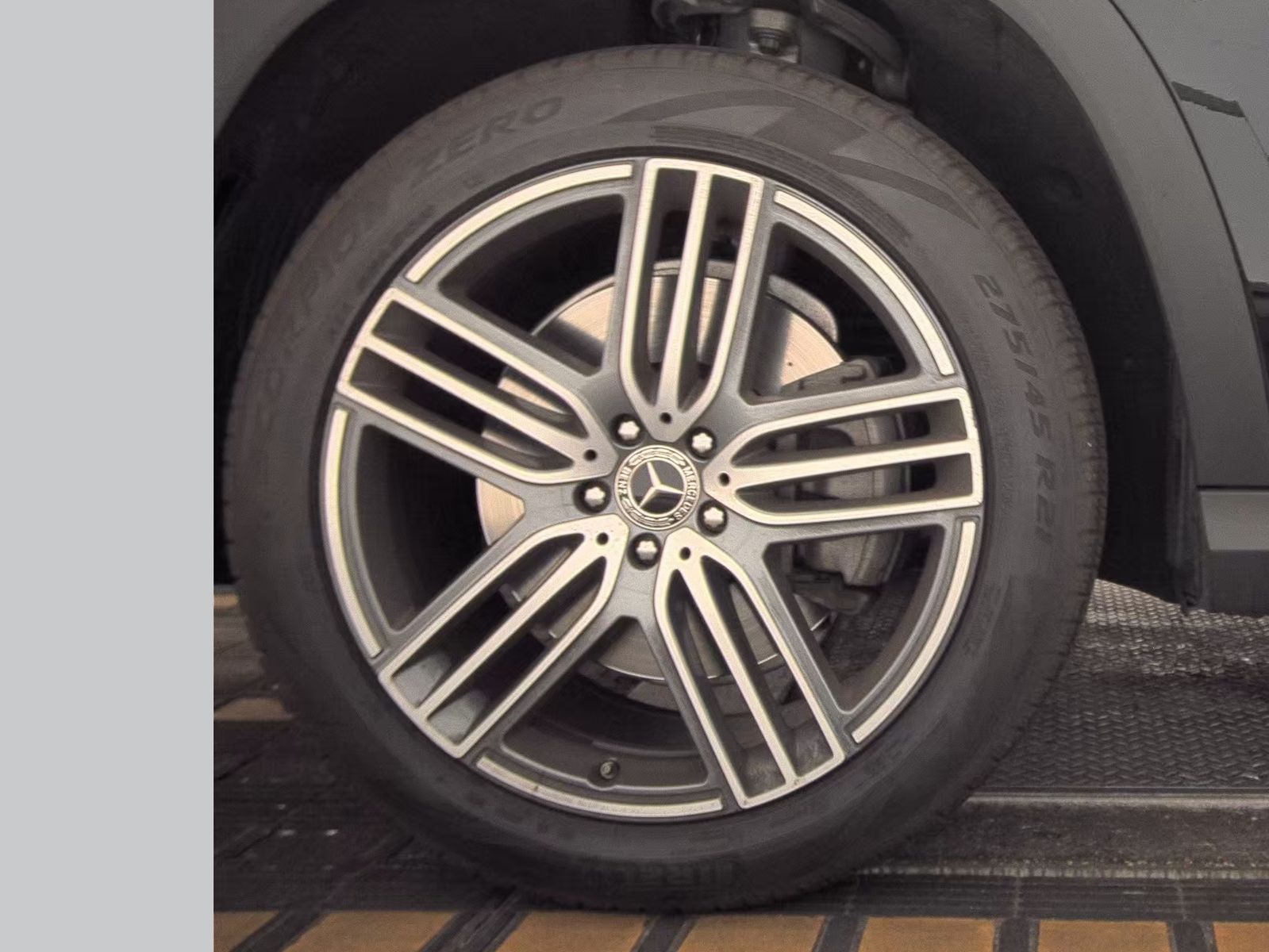 MERCEDES-BENZ GLS - 10