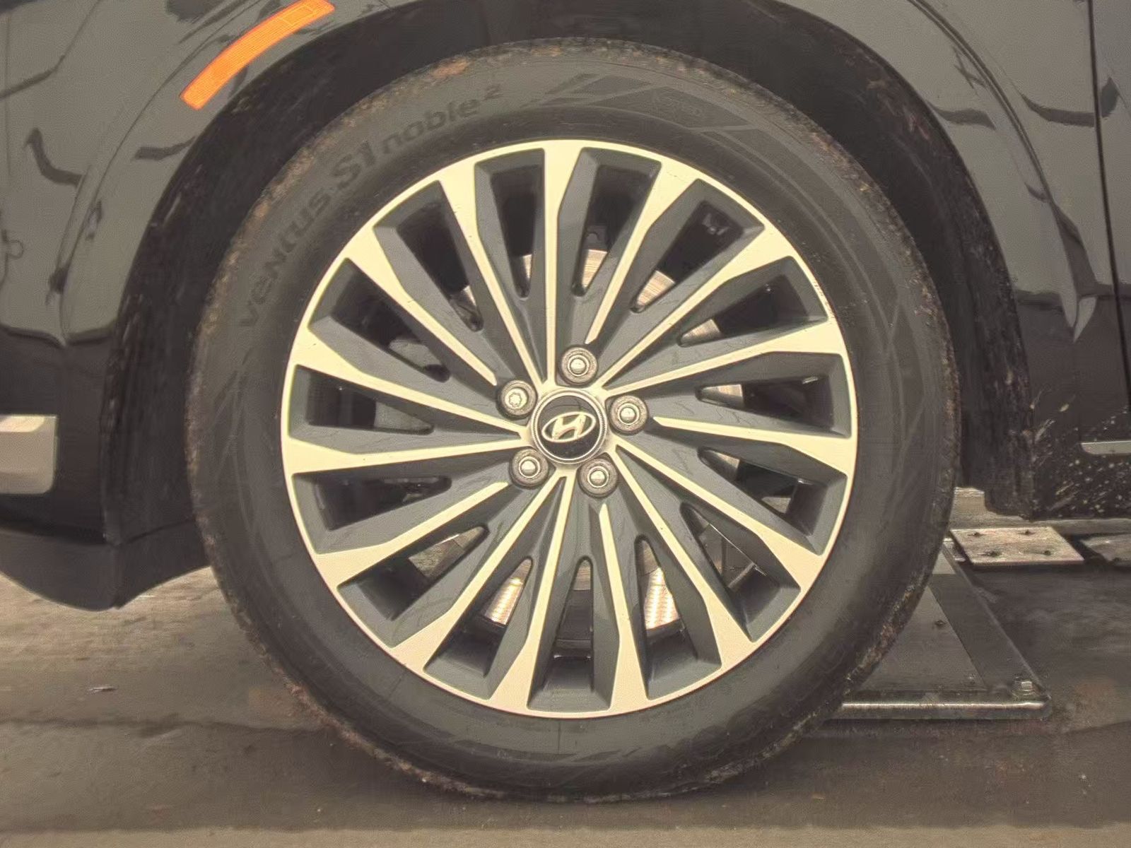 HYUNDAI CALLIGRAPH - 10