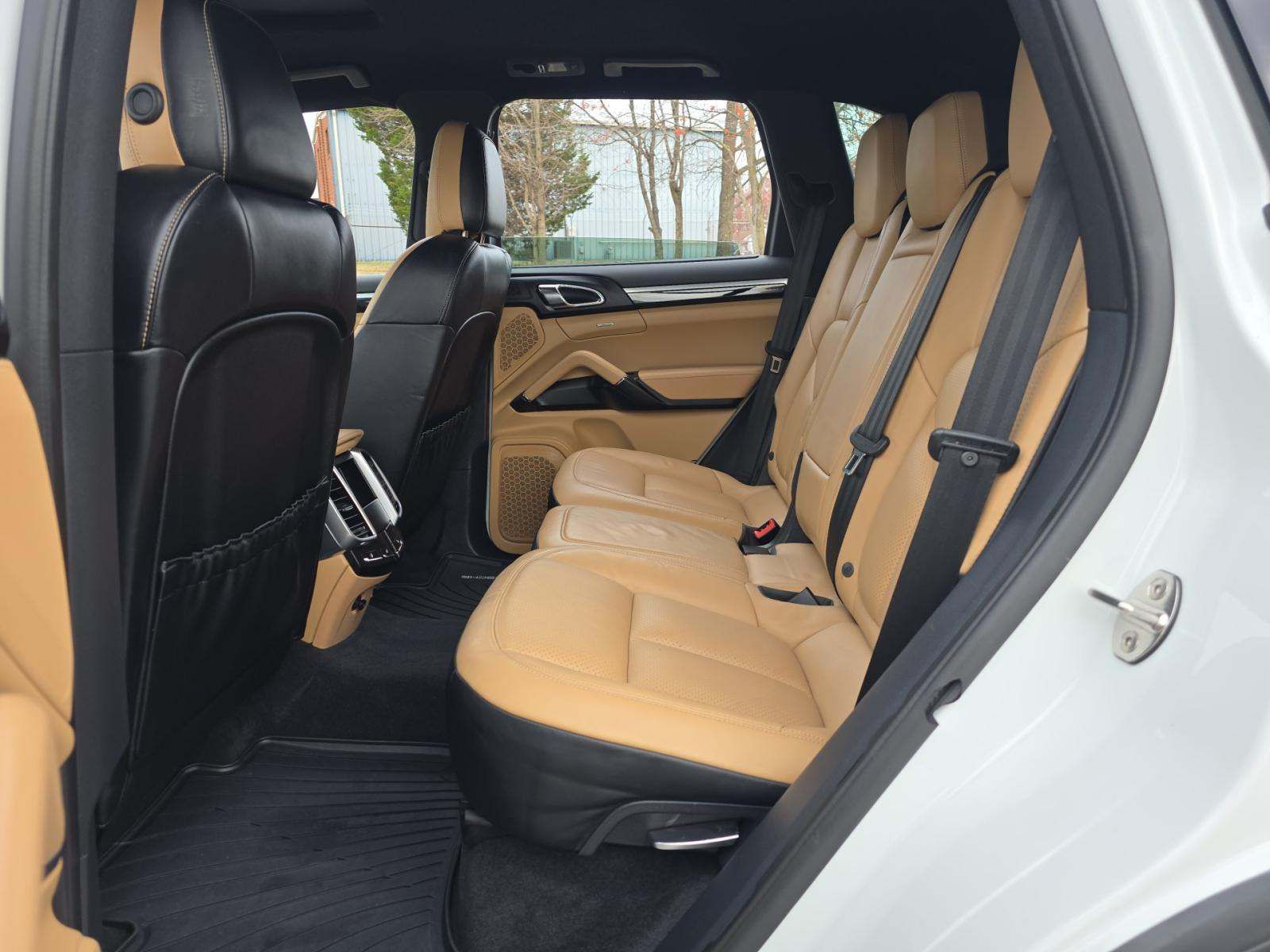 PORSCHE CAYENNE - 8
