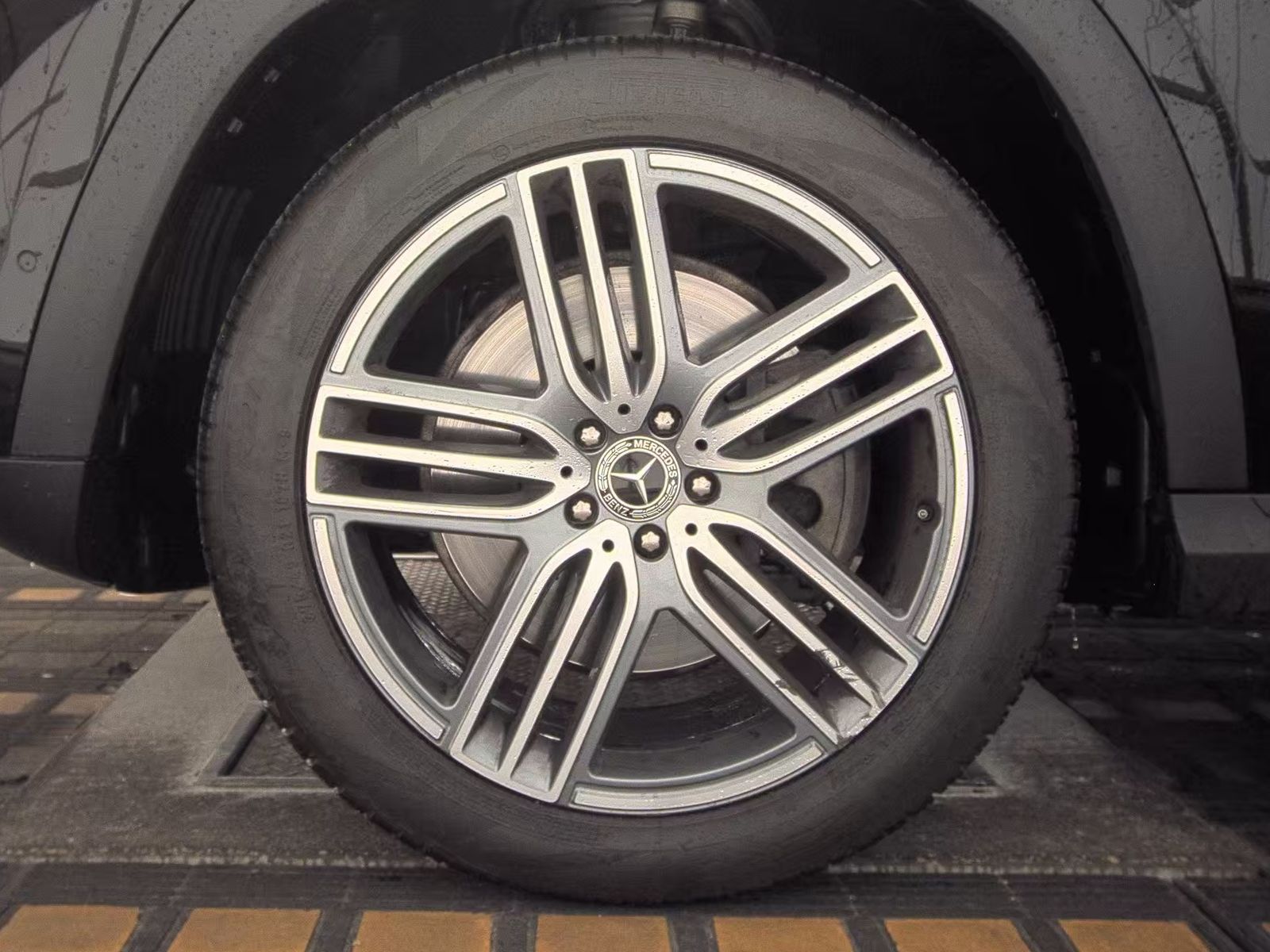 MERCEDES-BENZ GLS - 10