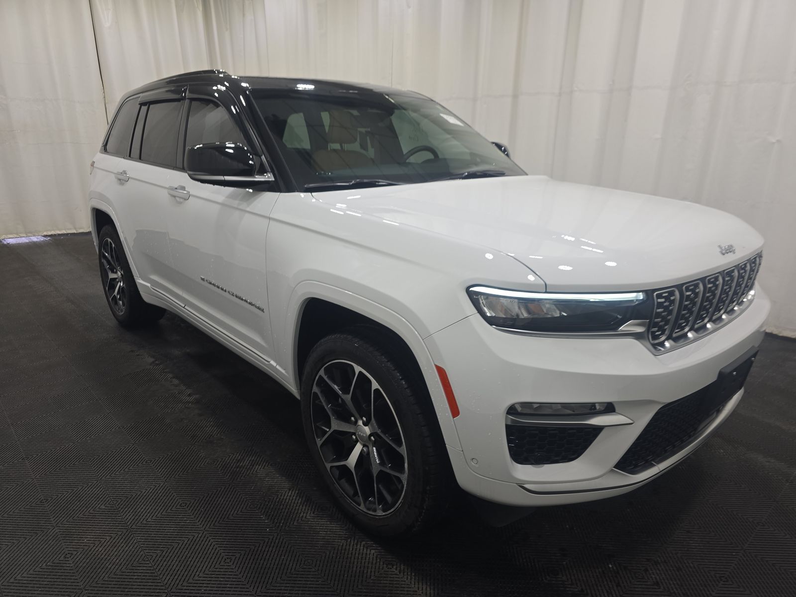 JEEP SUMMIT RESERVE - 4