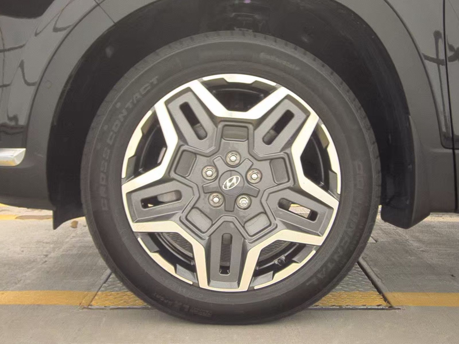 HYUNDAI LIMITED - 10